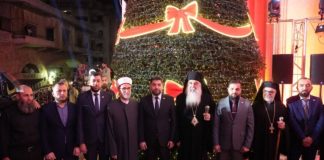 إضاءة شجرة الميلاد في كنيسة مار ميخائيل باللاذقية